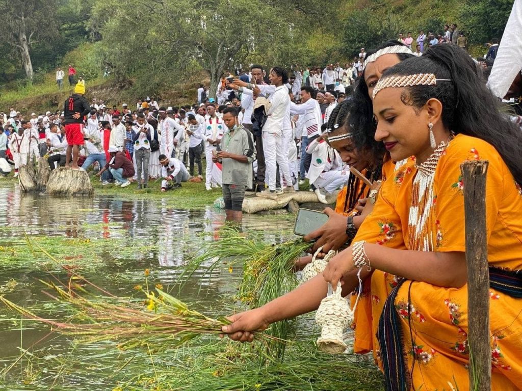 hora-arsedi-irrecha-celebration-underway-at-bishoftu